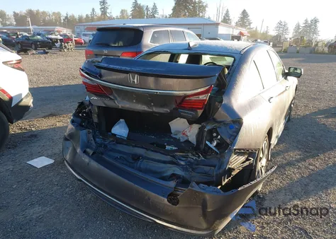 2017 Honda Accord Hybrid Touring z USA, uszkodzony, nr VIN JHMCR6F77HC031507